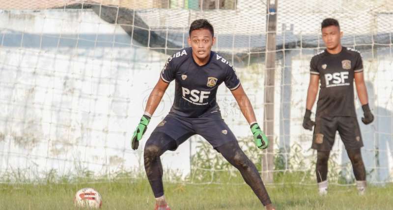 Kiper Persiba, Tak Ada Bola Badminton pun Jadi