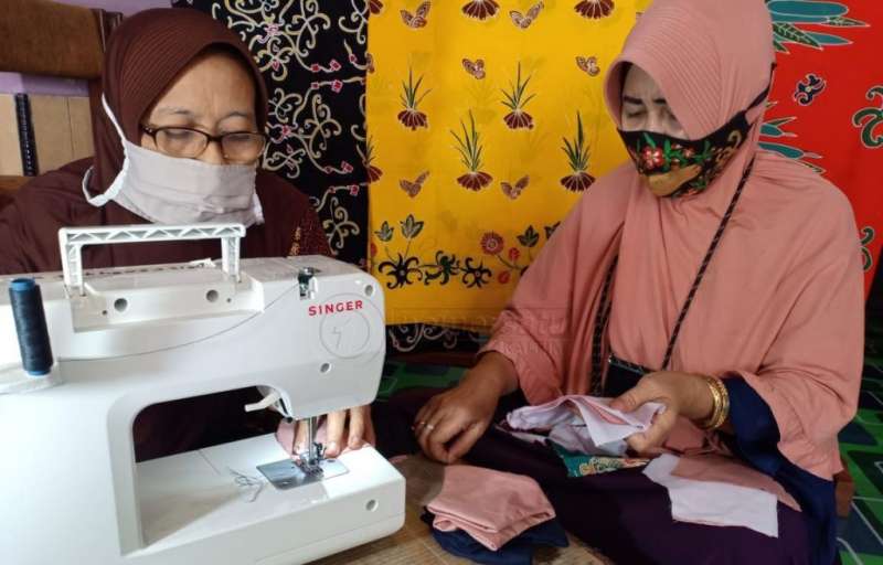 Berinovasi dengan Kain Batik Lukis