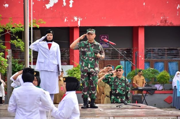 Danrem 091/ASN Menjadi Irup di SMKN 5 Samarinda