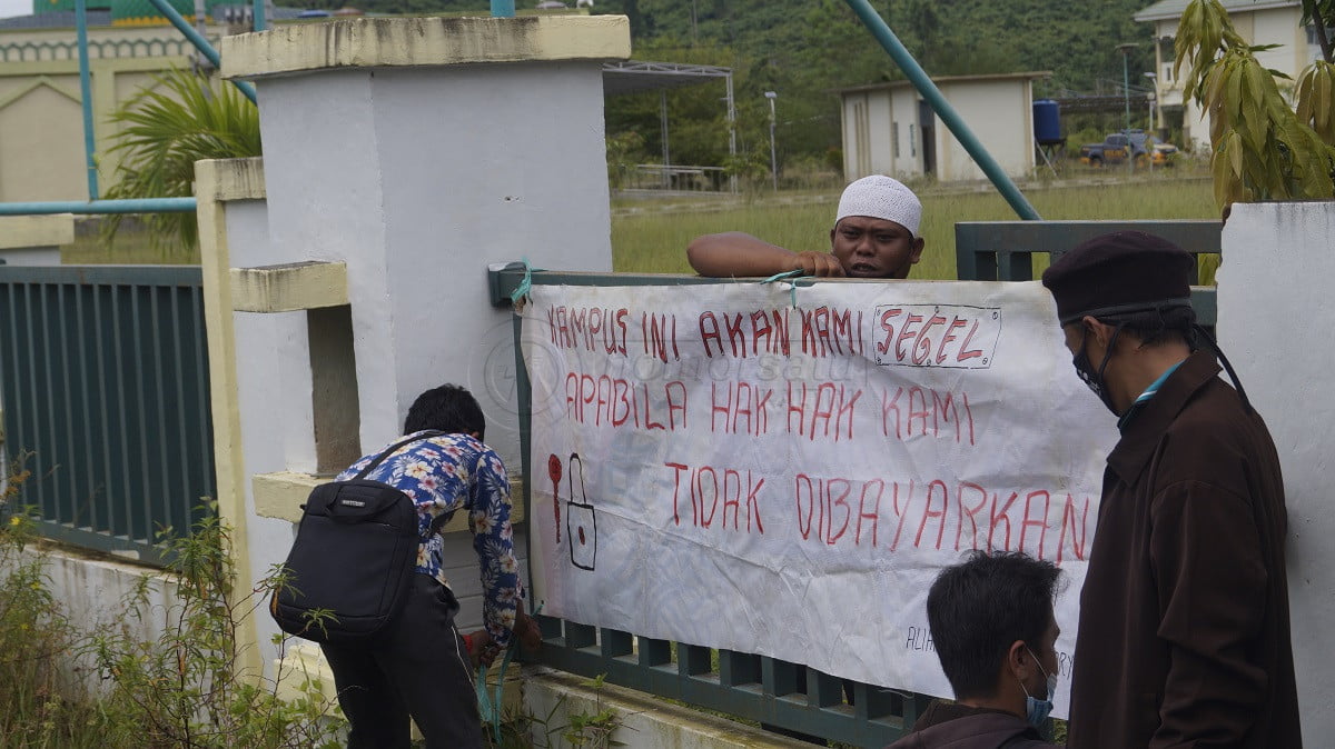 Dosen STAIS Demo Tuntut Gaji