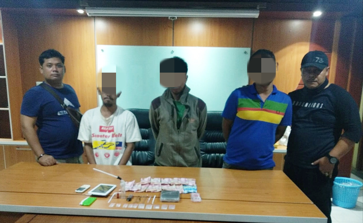 Asik Nyabu Bareng, Pengedar dan Kurir Digerebek Polisi