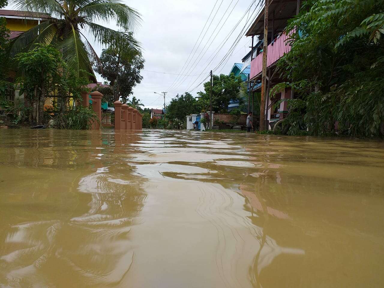 Banjir Sepinggang di Jalan Beller, Warga: Pak Rizal Tolong Kami