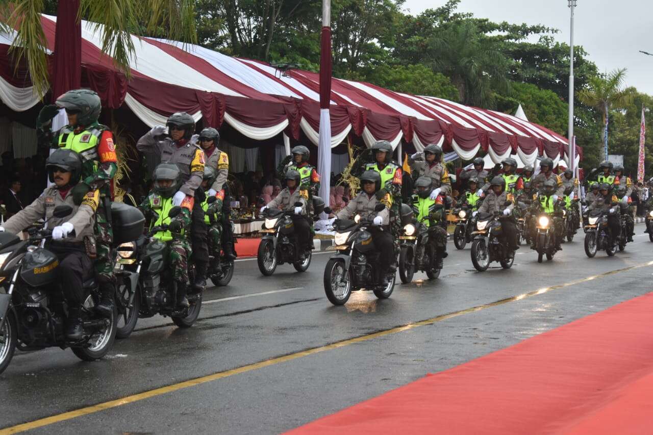 Upacara HUT Bhayangkara Ke-73 di Bawah Guyuran Hujan