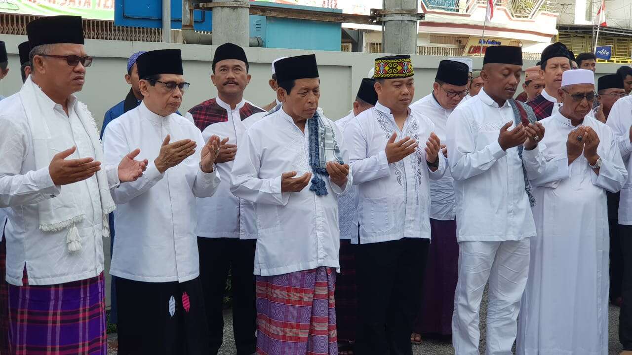 Masjid Raya Darussalam Bagikan 1.000 Kantong Daging