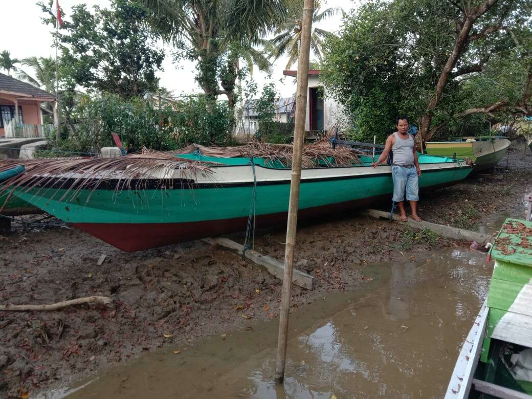 Gelombang Besar, Nelayan Terpaksa Jadi Kuli Bangunan