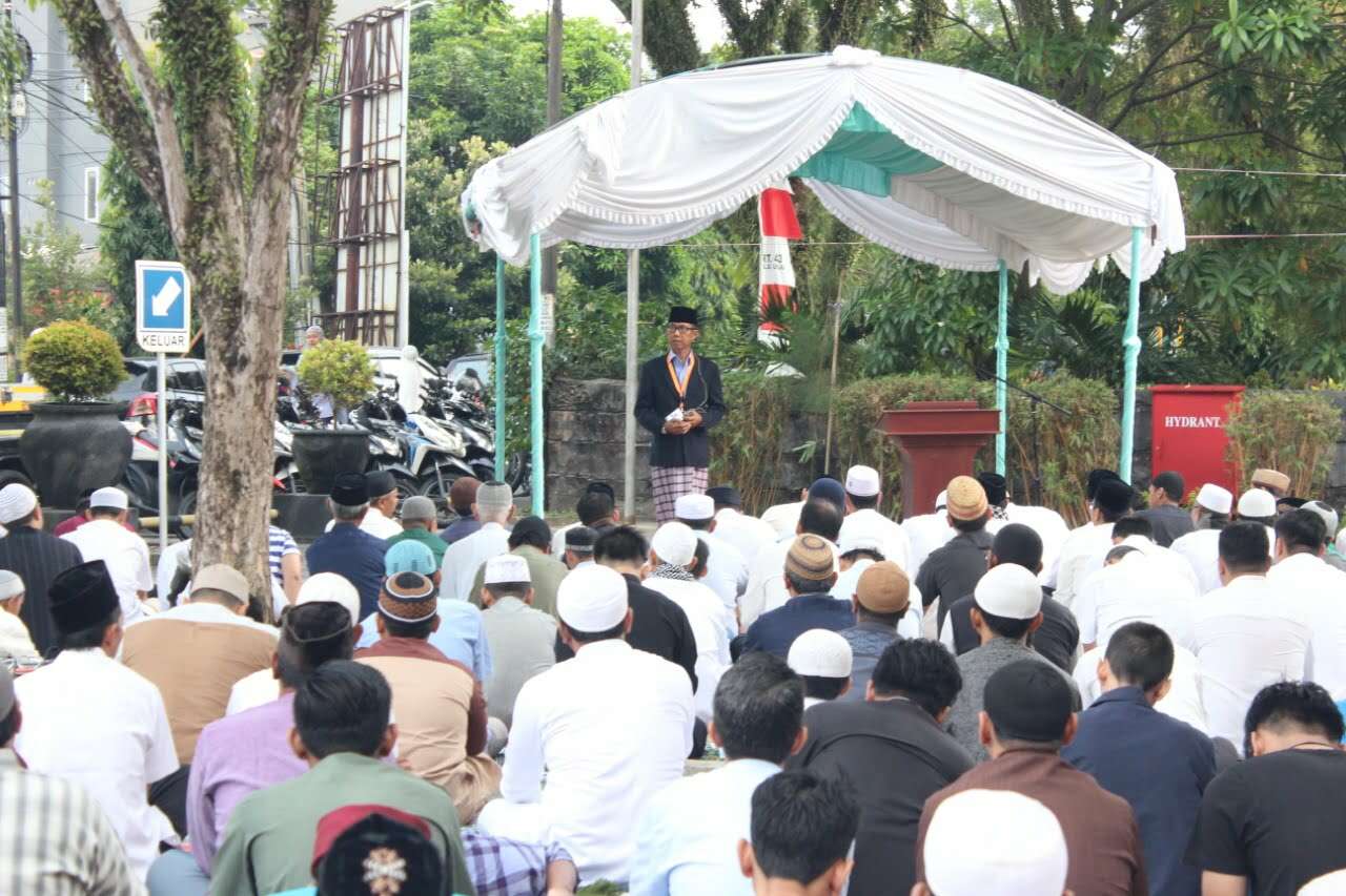 Salat Iduladha di Gran Senyiur Dipadati 1.000 Jemaah