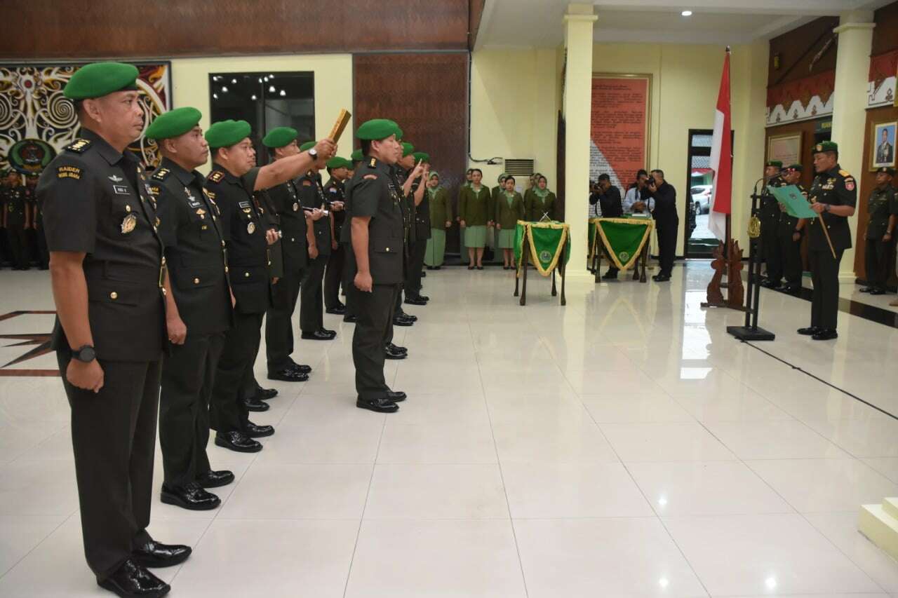 Danrem 091/ASN Pimpin Sertijab 14 Pejabat TNI Kaltim dan Kaltara