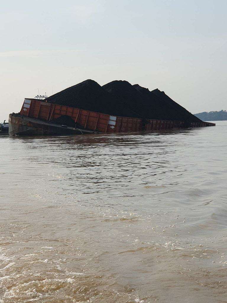 Lambung Bocor, Tongkang Batu Bara Nyaris Karam