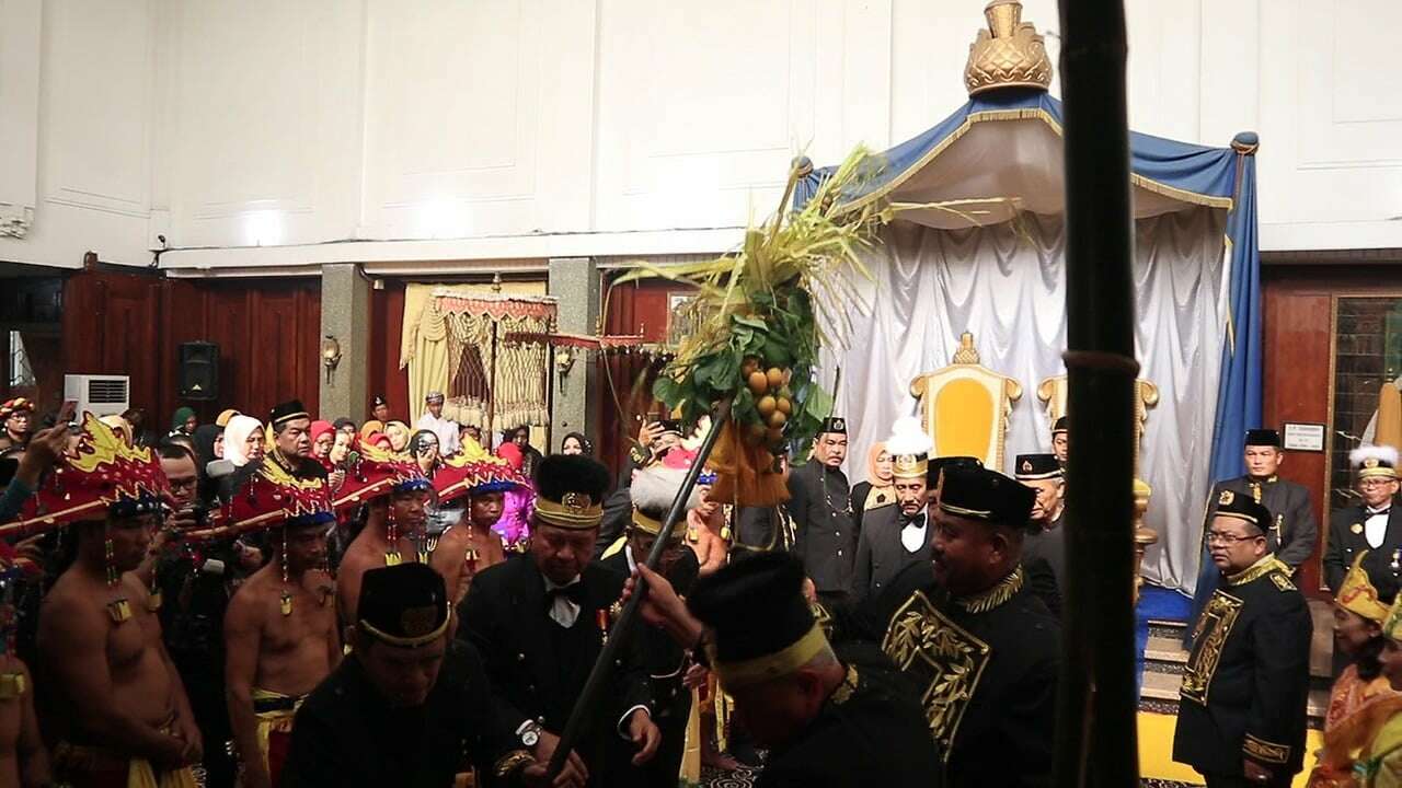 Tiang Ayu Berdiri, Erau Adat Kutai Dimulai