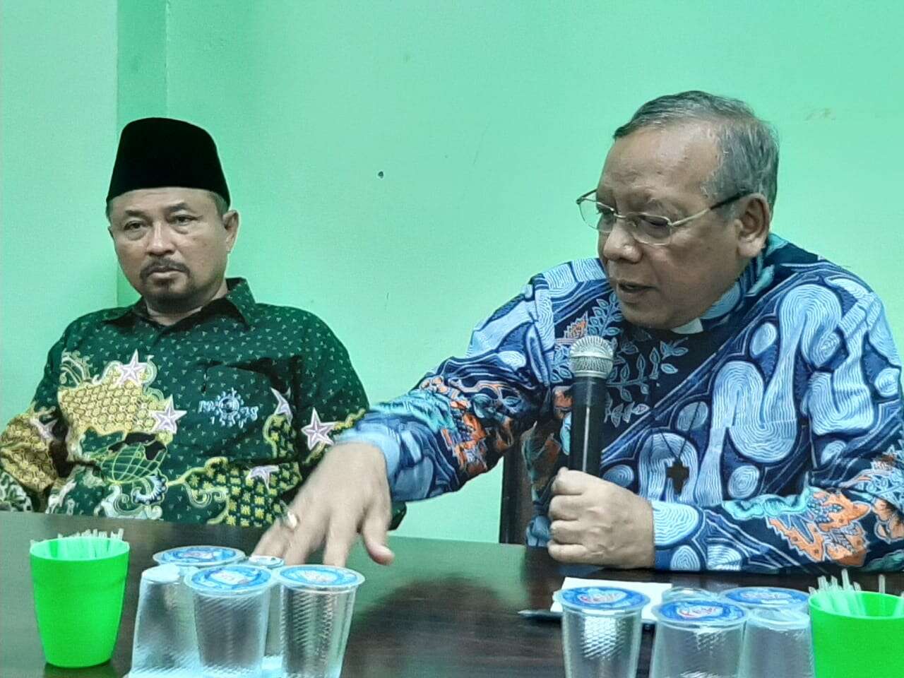 Datang ke PWNU Kaltim, Uskup Agung Serukan Persatuan Umat Beragama