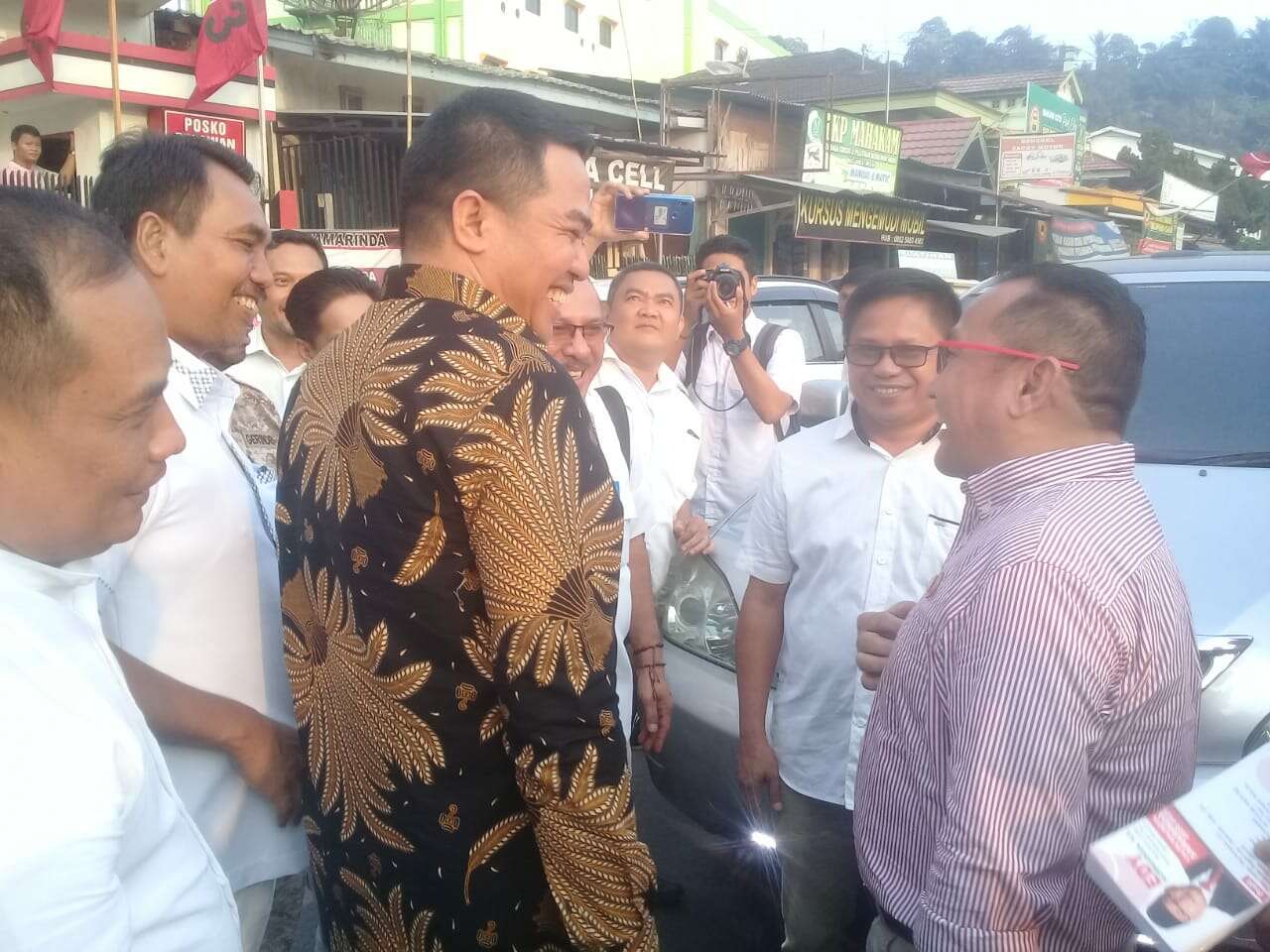 Hari Terakhir Pengembalian Berkas, Kantor PDIP Samarinda Penuh Pendukung Calon