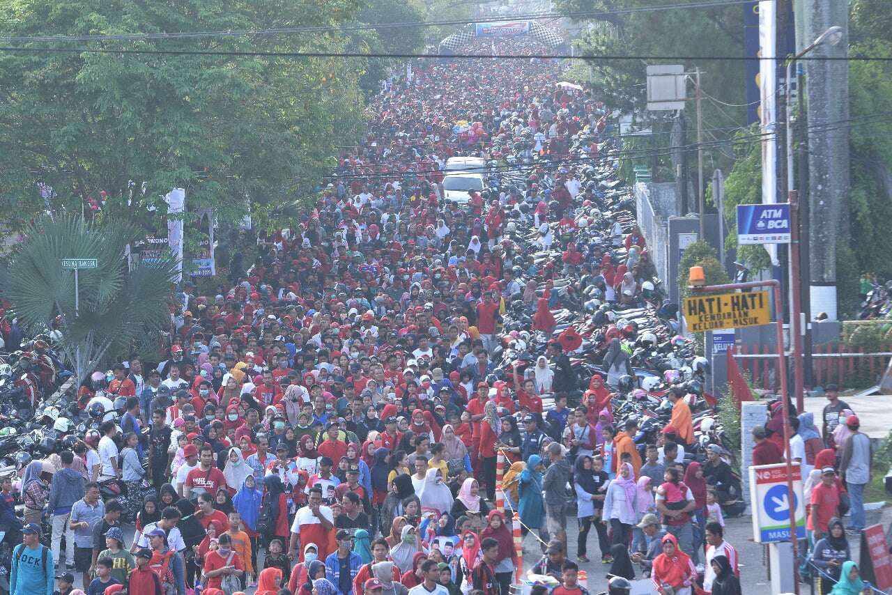 Lautan Manusia Meriahkan Jalan Sehat dan Deklarasi Zairin-Sarwono