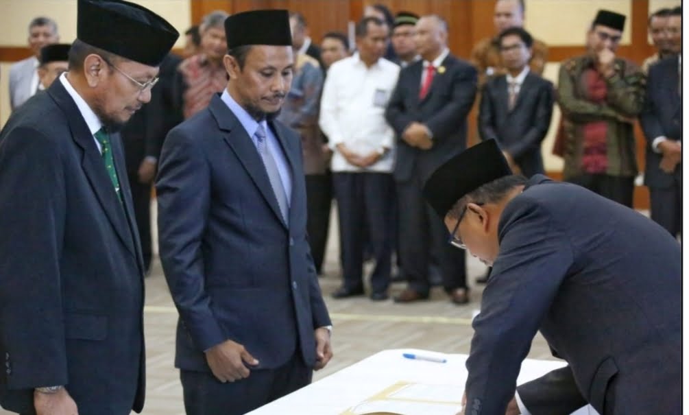 Menristekdikti Lantik Ramli sebagai Direktur Polnes 