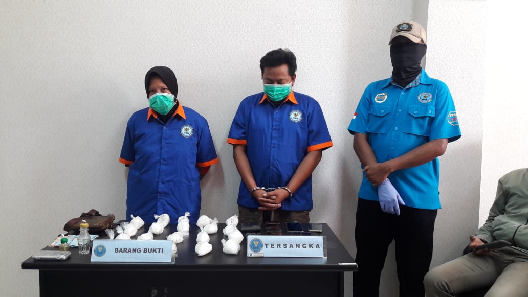 BNNK Balikpapan Bekuk Pasutri Kurir Narkoba di Pusat Perbelanjaan