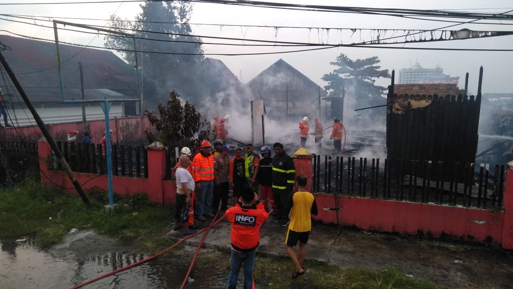 Dua Musibah Kebakaran Terjadi Dini Hari, Hanguskan 6 Rumah