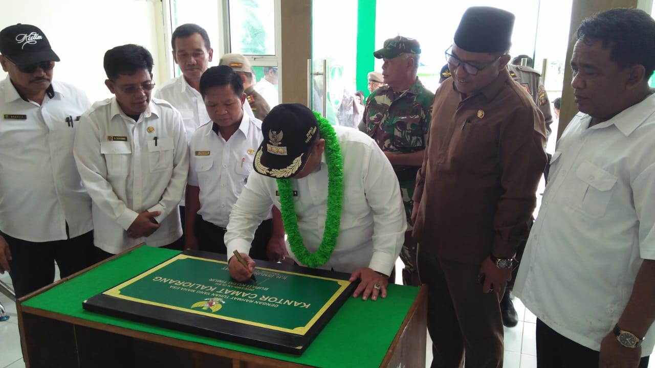 Ismunandar Resmikan Kantor Desa dan Camat Kaliorang, Pimpin Groundbreaking Gedung Serbaguna dan Masjid Raya