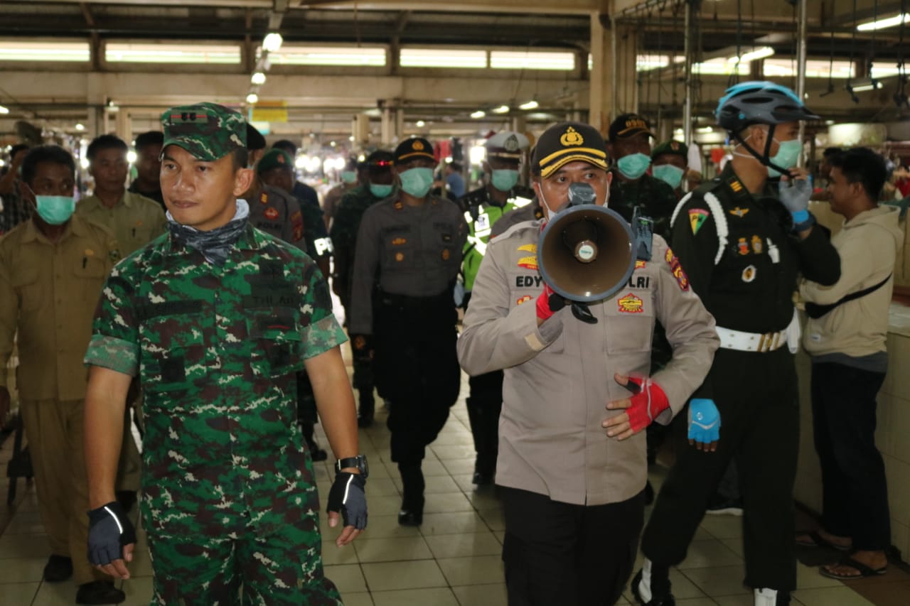 Di Pasar, Kapolres Ingatkan Bahaya COVID-19