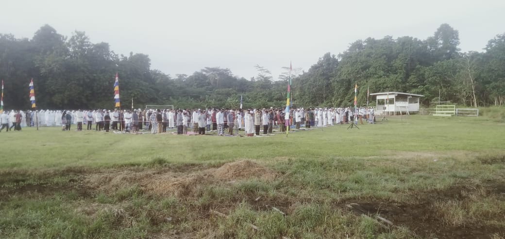 Salat di Lapangan, Tokoh Agama: Tetap Jaga Jarak dan Pakai Masker