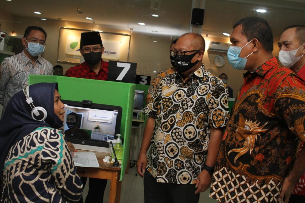 LAPAK ASIK BPJAMSOSTEK Bantu Korban PHK Tangani Klaim JHT di Masa Pandemi