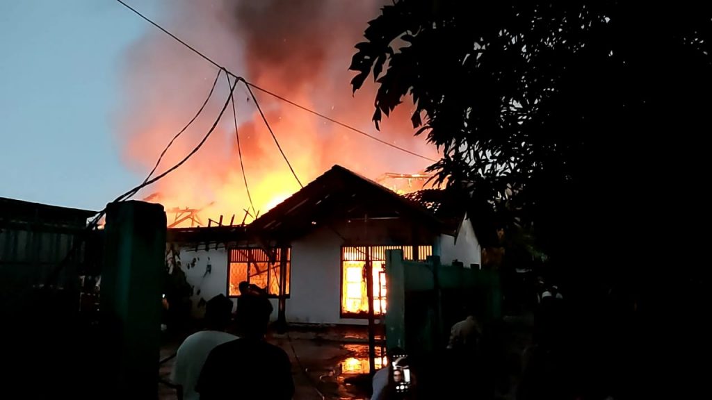 Jelang Magrib, Bangunan Milik Hotel di Balikpapan Terbakar