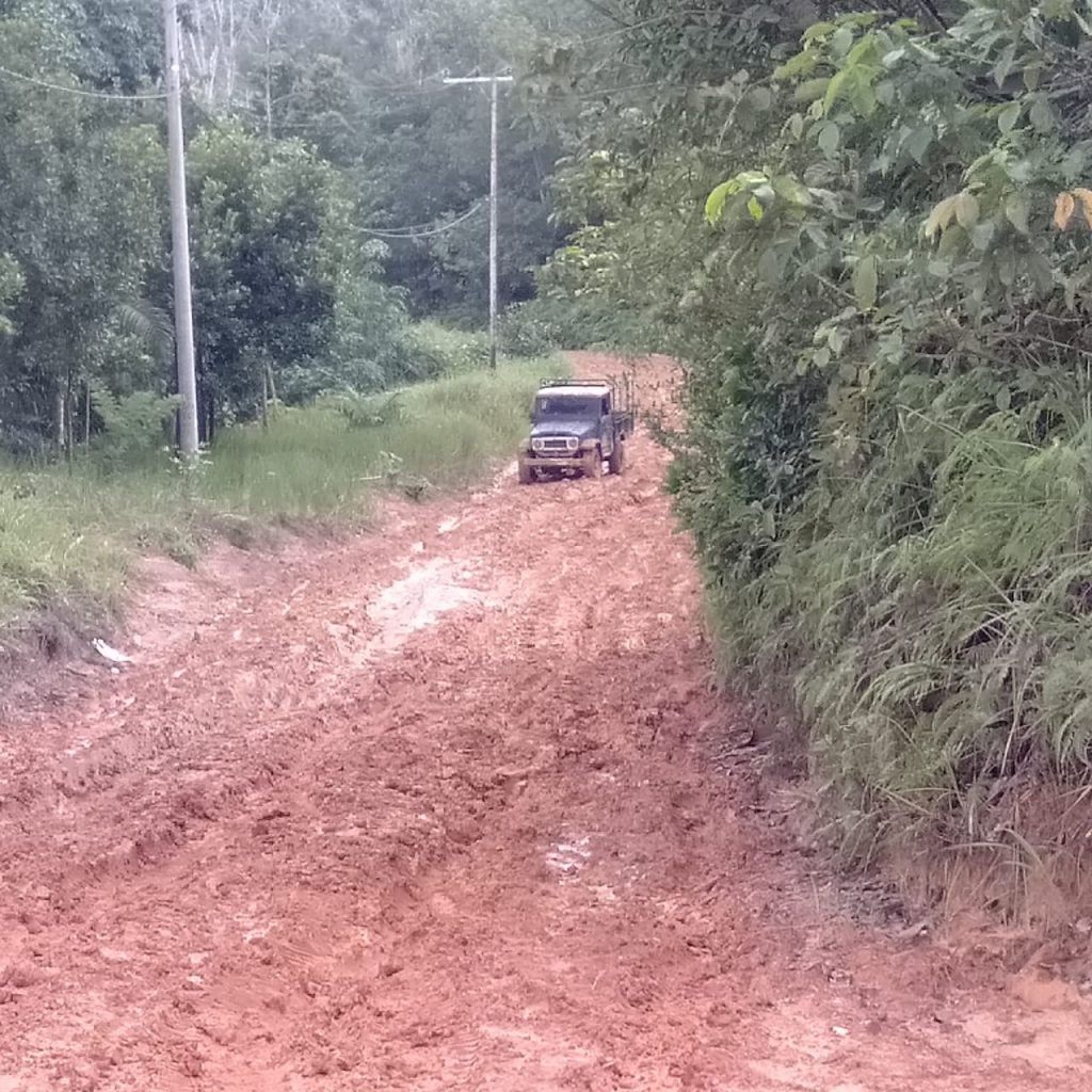 Jalan Antardesa di Kelurahan Jenebora-Gersik Kabupaten PPU Rusak Parah