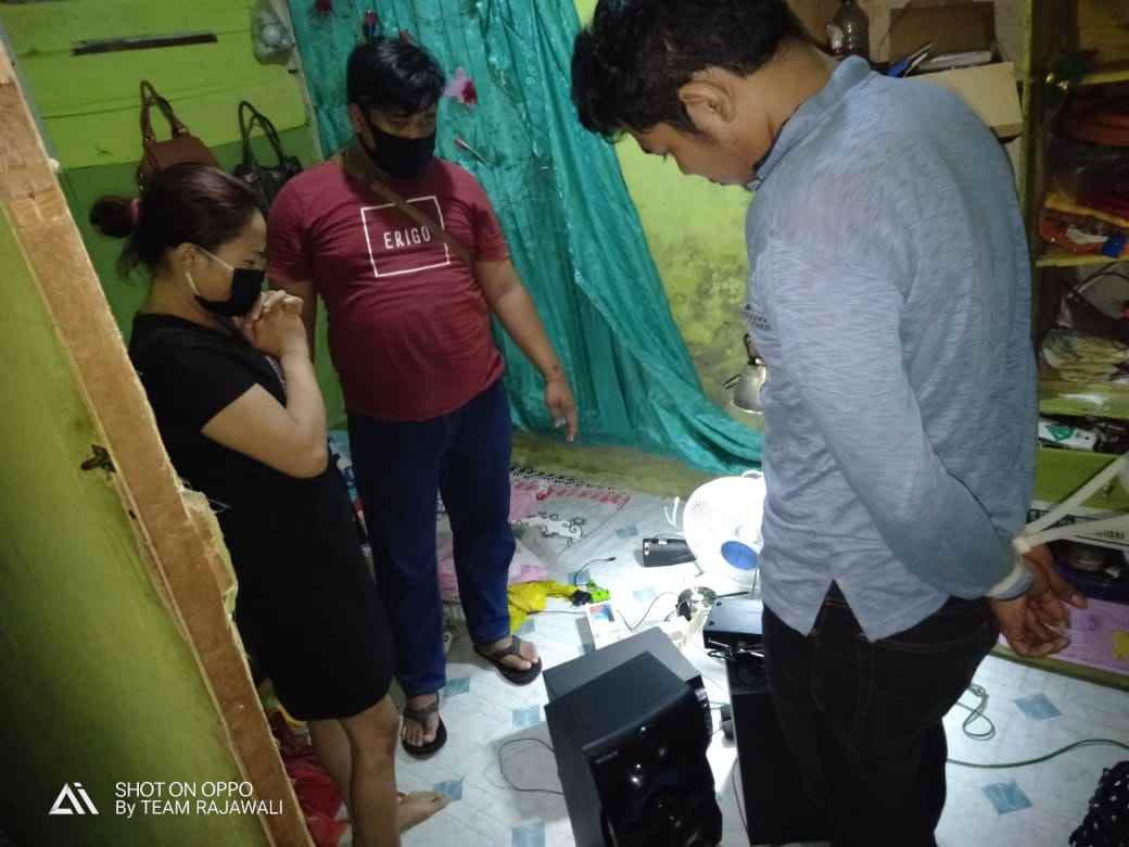 Pasutri Kompak Merampok Kedai Kopi, “Borong” Peralatan Elektronik Korban