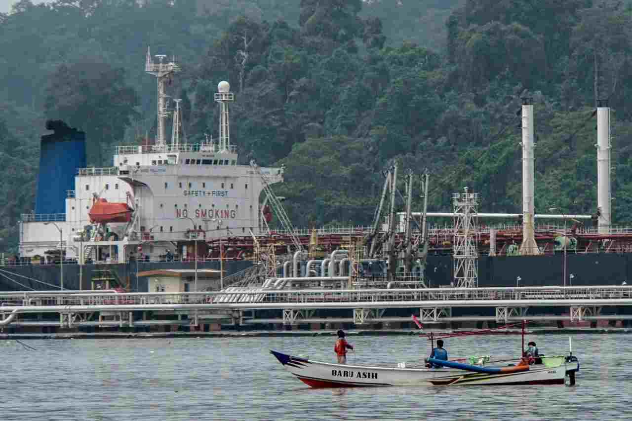 Kenaikan Harga Minyak Mentah Tertinggi Sejak Maret