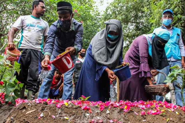 Tentara Myanmar Lakukan Pembunuhan Massal Muslim Rohingya