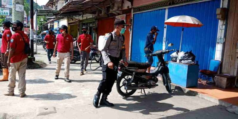 Lawan COVID-19! FKPM Sungai Pinang Lakukan Penyemprotan Disinfektan