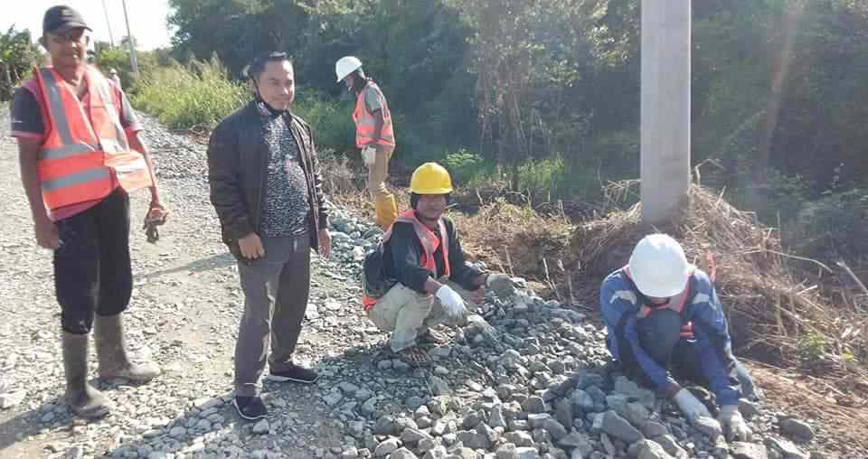 Anggota DPRD Kukar Terus Awasi Pengerjaan Jalan Oloy