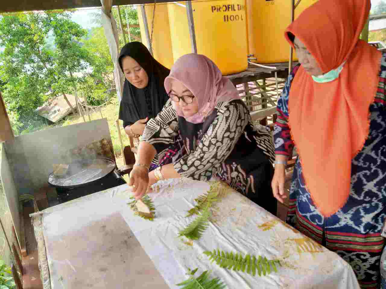 Pjs Ketua TP PKK Berau Kagumi Batik Maluang