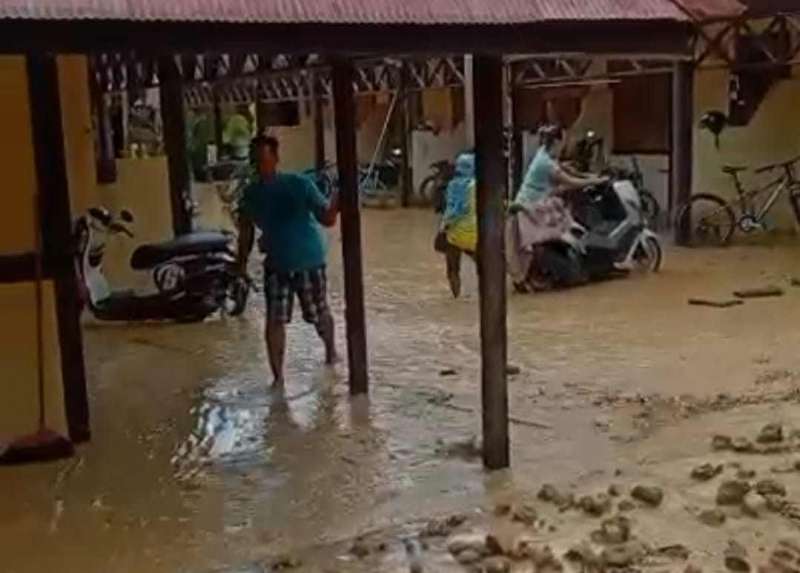 Sambungan Pipa Terlepas, Asrama Polisi Banjir Lumpur