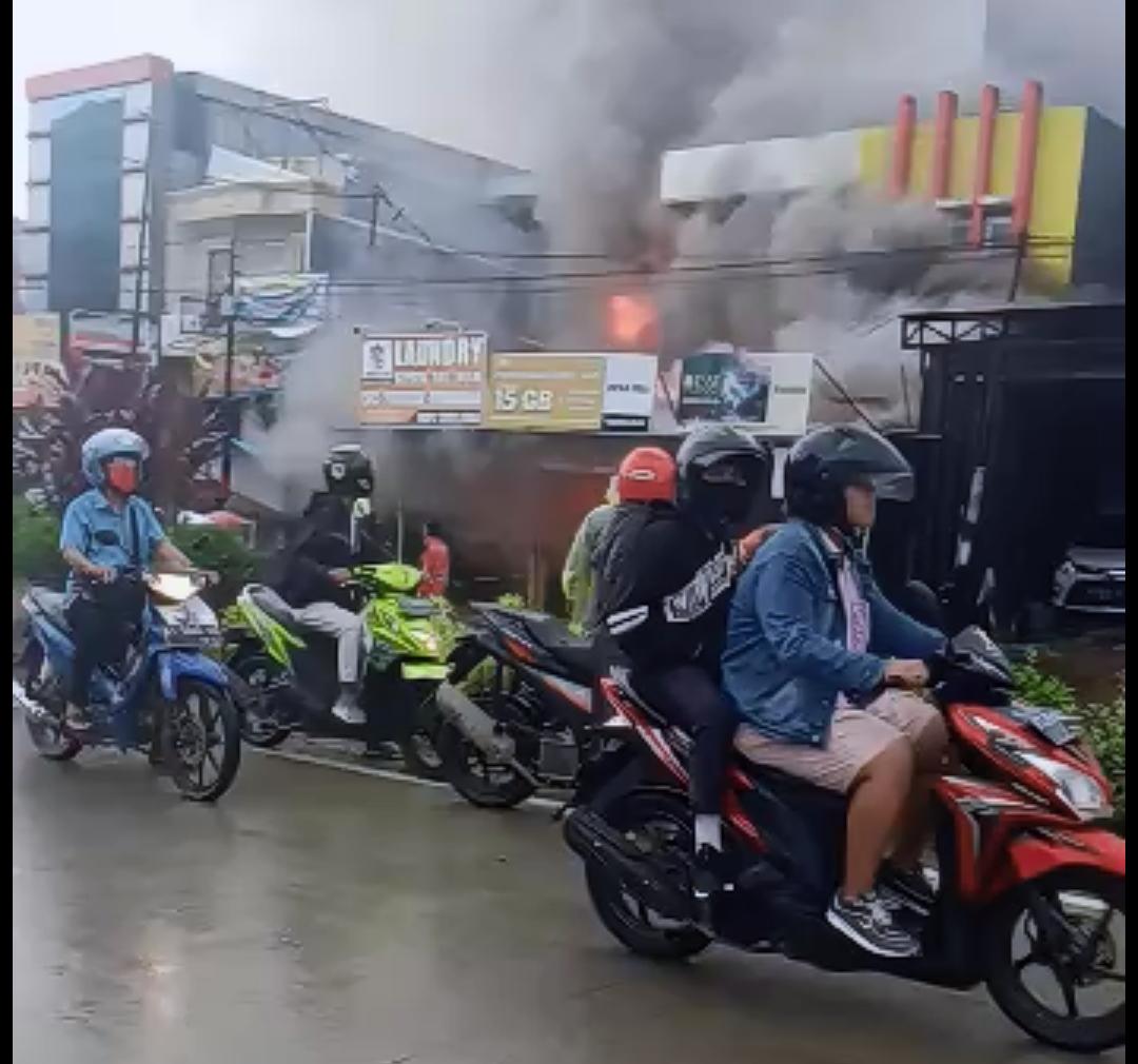 Jelang Buka Puasa, Ruko Tiga Pintu Terbakar