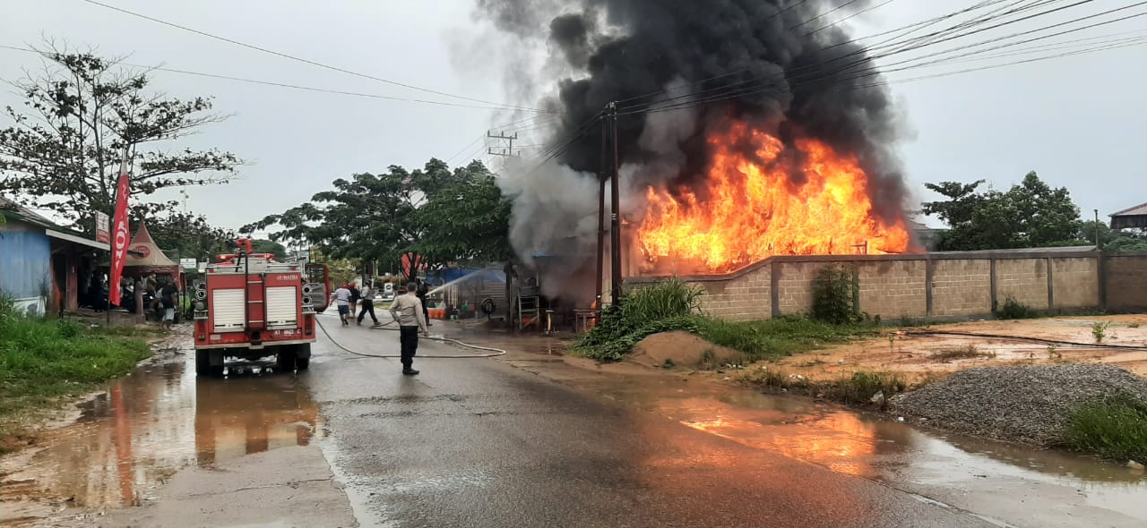 Bengkel Motor di Kota Bangun Ludes Terbakar