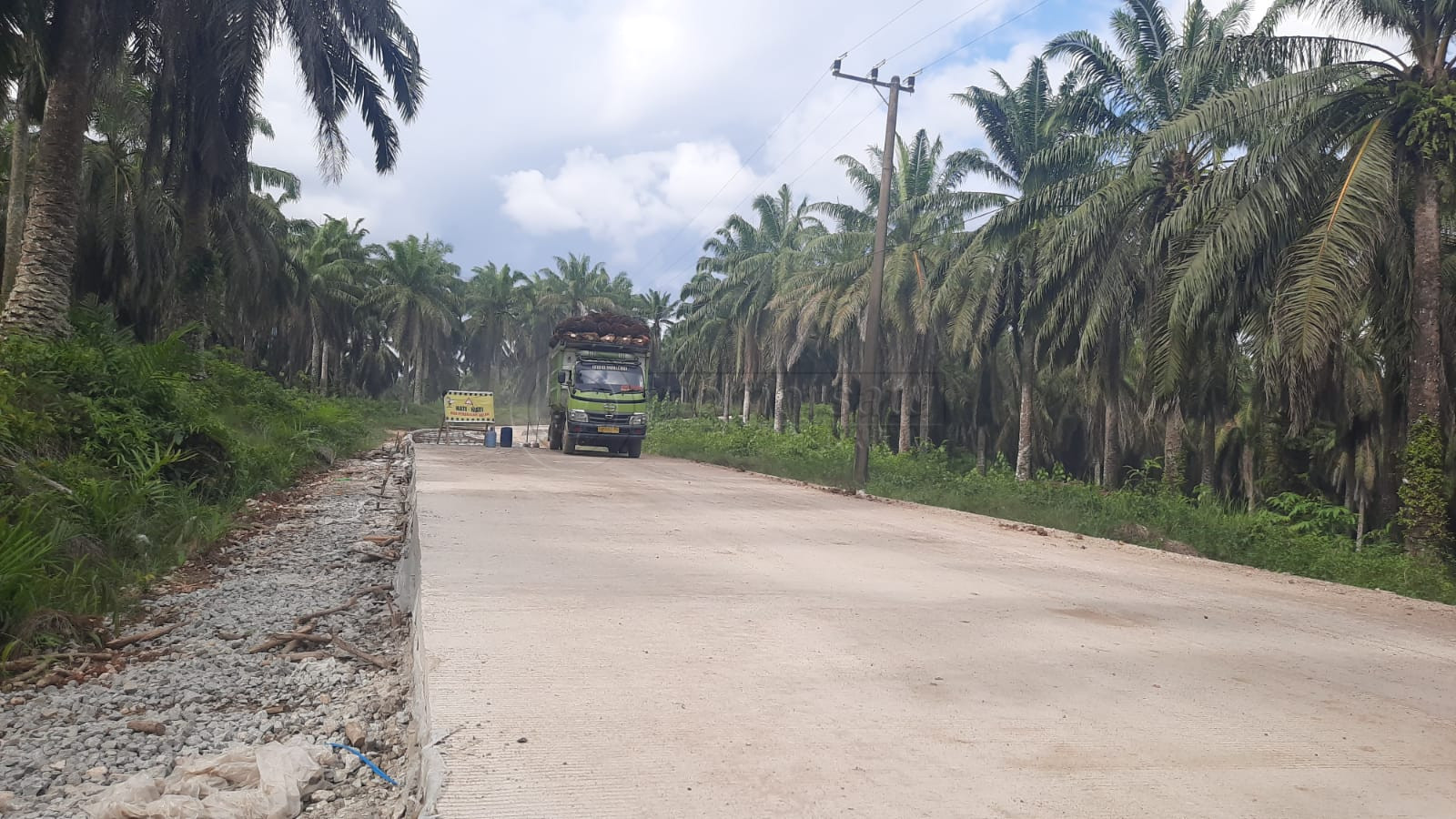 Progres Perbaikan Jalan Antardesa di Kuaro Capai 47 Persen