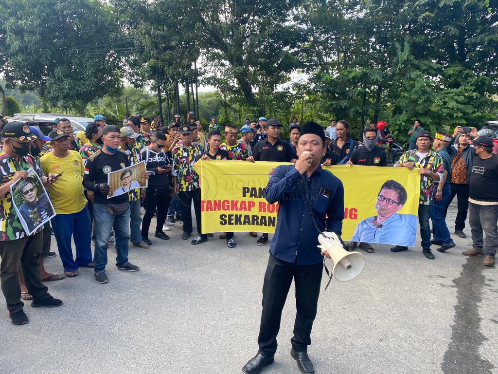 Gepak Kuning dan LPADKT Desak Polisi Tangkap Rocky Gerung