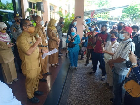 Anaknya Terancam Tidak Bisa Ikut PPDB, Kantor Disdikbud Balikpapan Didemo Emak-Emak