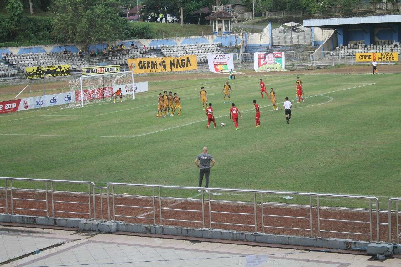 Kalah di Kandang, Madura FC Kandaskan Rekor Naga Mekes