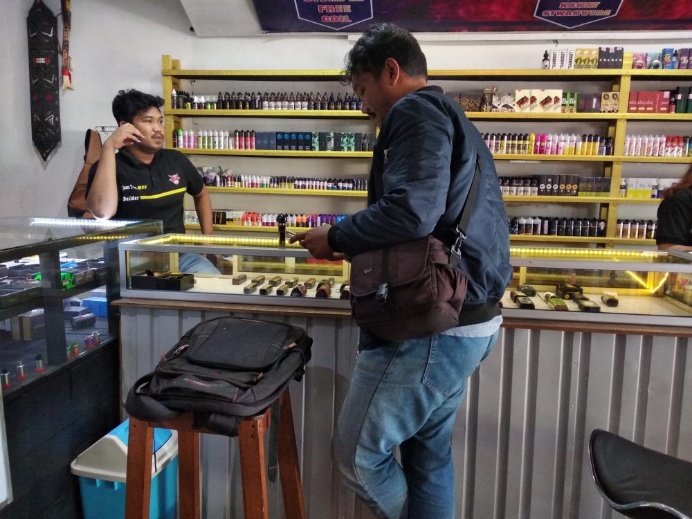 Berbondong-Bondong  Beralih ke Rokok Elektrik