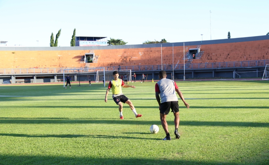 Borneo FC Disponsori Produk Es Krim Raksasa