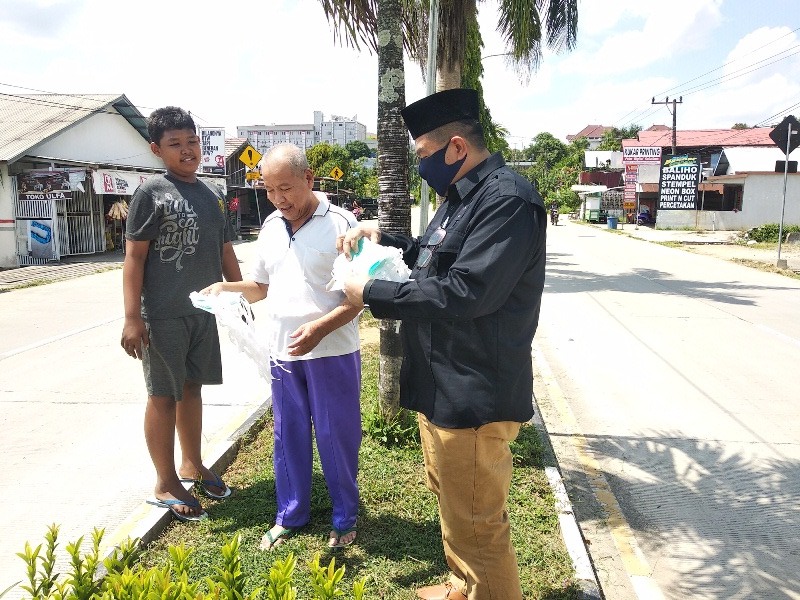 Bagikan APD Gratis, AYL Minta Pemerintah Segera Identifikasi Masyarakat Terdampak COVID-19