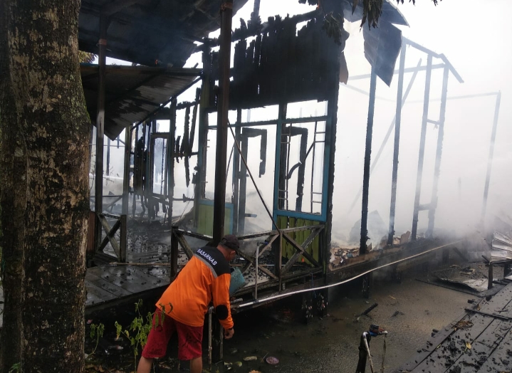 Angin Kencang Ditambah Cuaca Terik, Kebakaran di Tenggarong Hanguskan Enam Bangunan