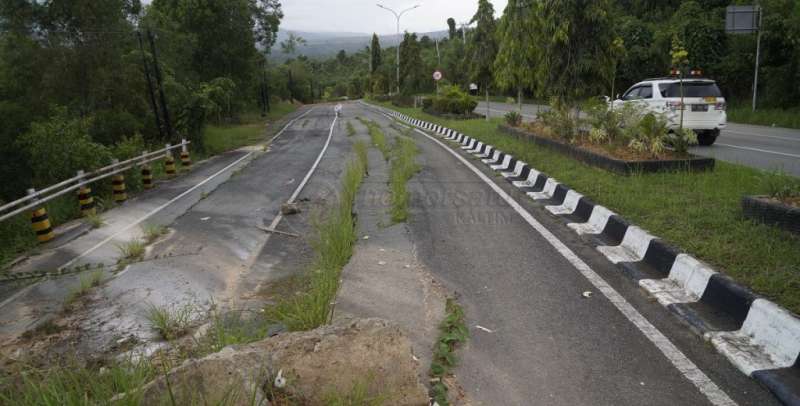 Anggota DPRD Kukar Ini Keluhkan Jembatan Sambera dan Jalan Tanah Datar yang Tak Kunjung Diperbaiki