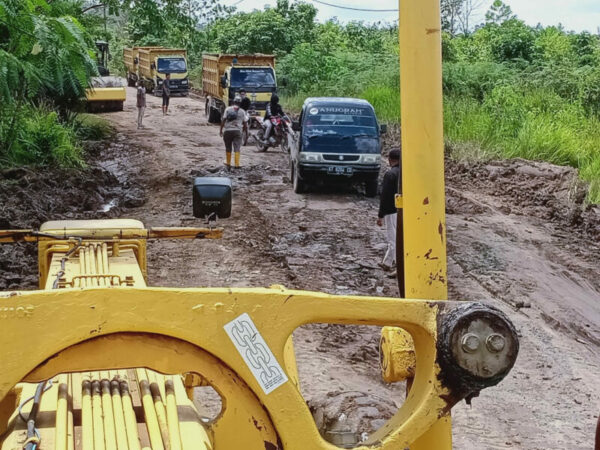 Paket Triliunan Perbaikan Jalan Trans Kaltim