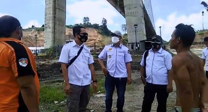 Kapal yang Tenggelam di Sekitar Jembatan Mahkota II Dievakuasi tanpa Izin Kepolisian