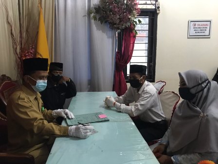 Calon Pasutri Ramai-Ramai Nikah di KUA Sungai Pinang Samarinda