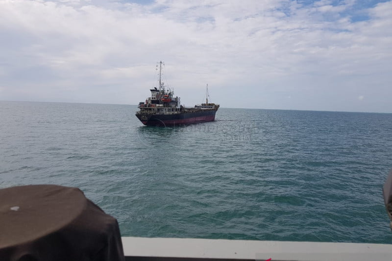 Kapal Filipina Angkut Ribuan Dus Rokok Berlabuh di Pulau Sebatik