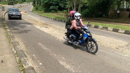 Jalan Protokol di Kubar Rusak karena Truk Angkut Kelapa Sawit, Dewan Marah