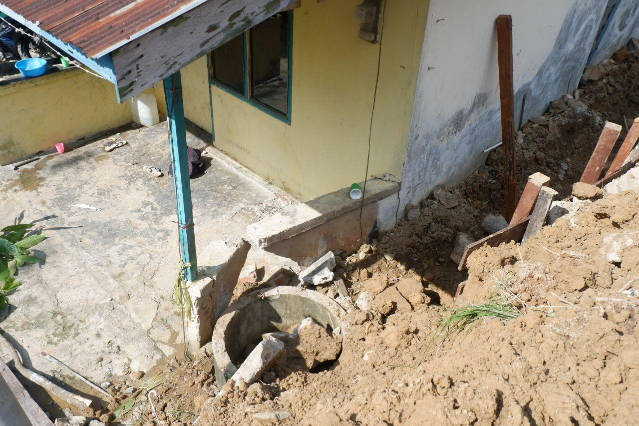 Diguyur Hujan Deras, Dua Rumah Tertimpa Longsor