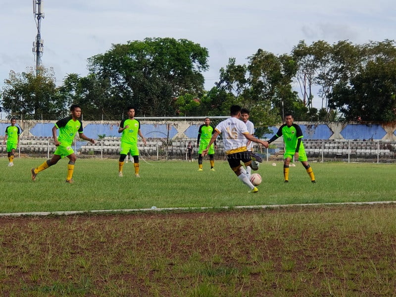 Mitra Kukar Kalah 1-2 dari Tim Lokal